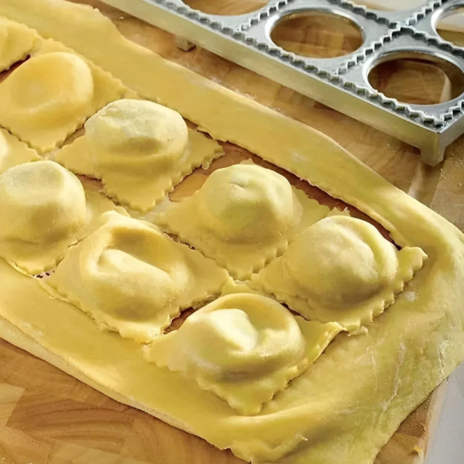 餃子型 12穴 ラビオリプレス型 手動 イタリア餃子メーカー - Home Cooking Help のレビューと価格